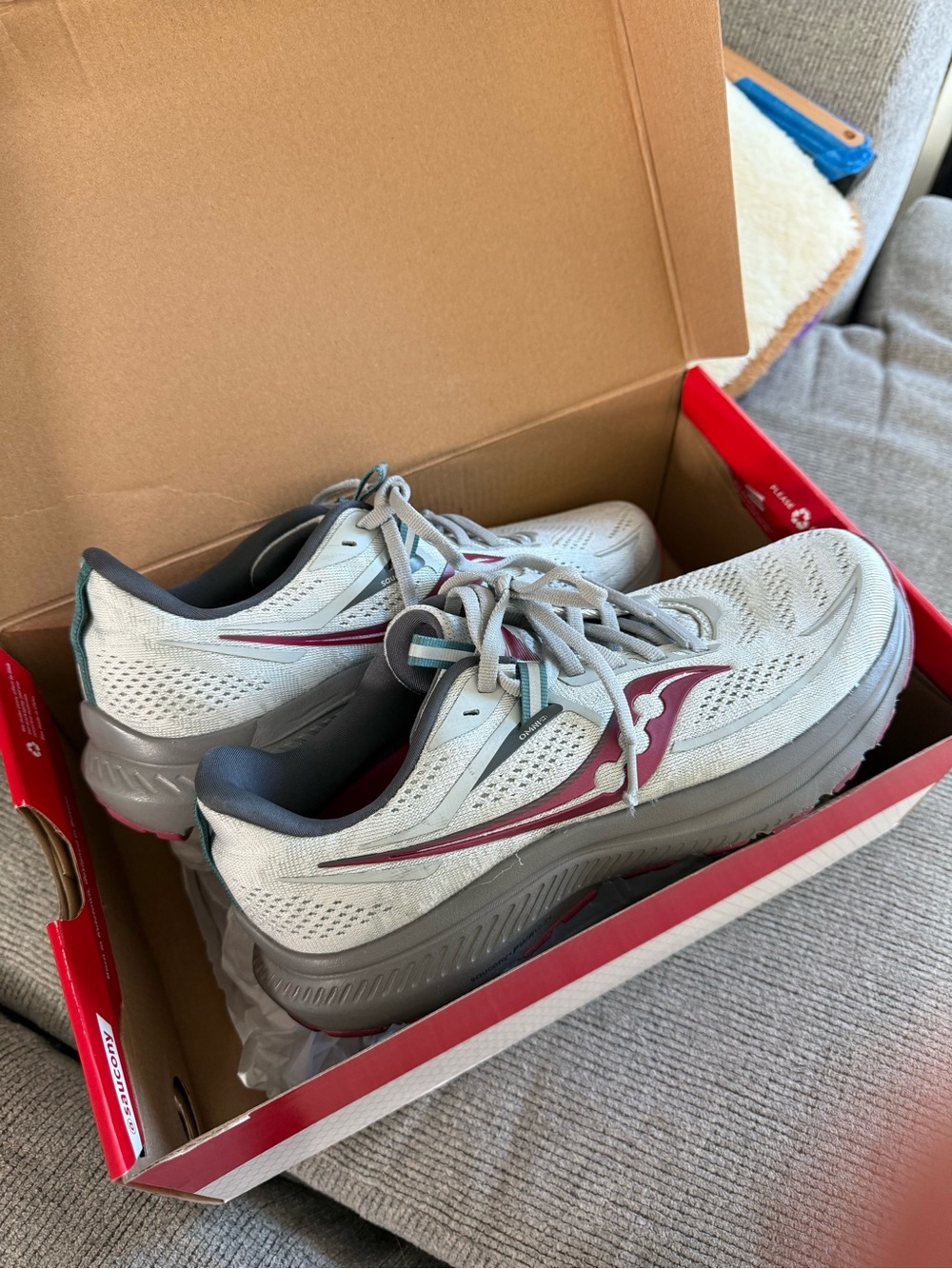 Saucony Women’s Running Omni 21 Size 8